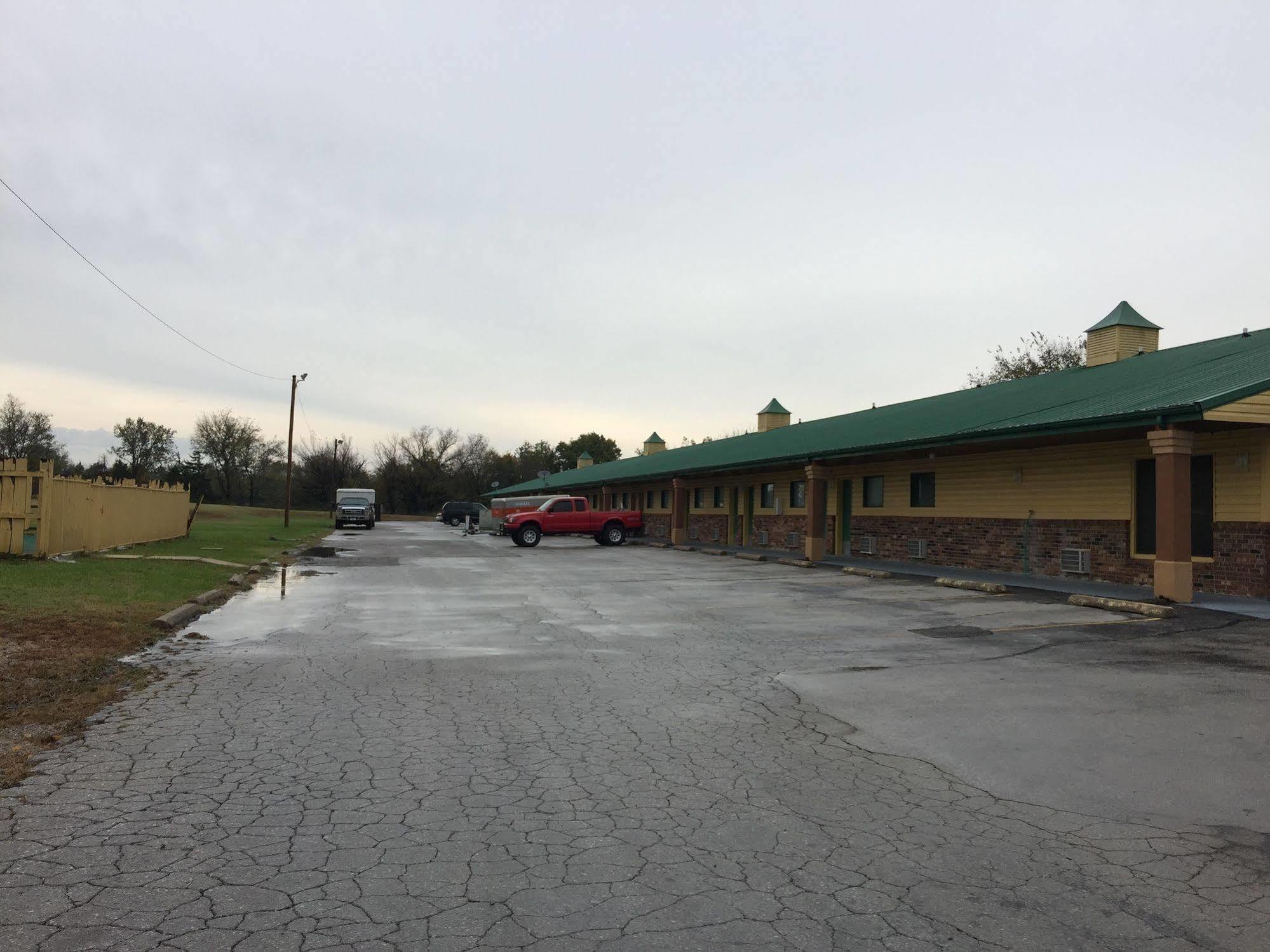 Kansas Inn Independence Exterior photo